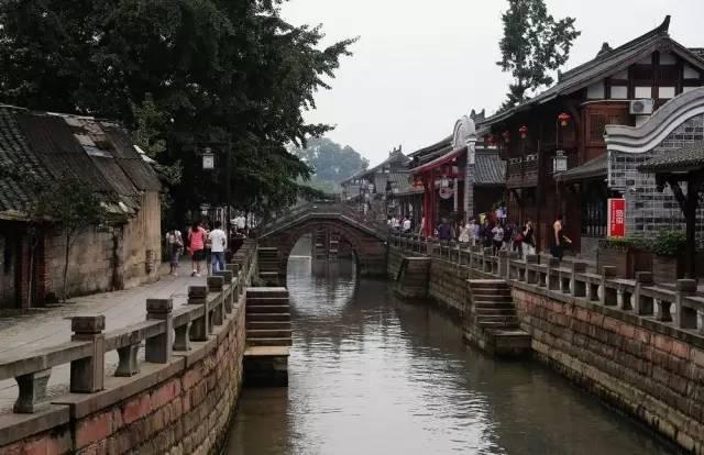 为何说“菜不摆三、筷不成五、席不成六”,古人智慧真深奥